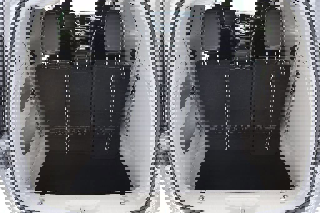 Used 2024 Chrysler Pacifica Touring-L image 27