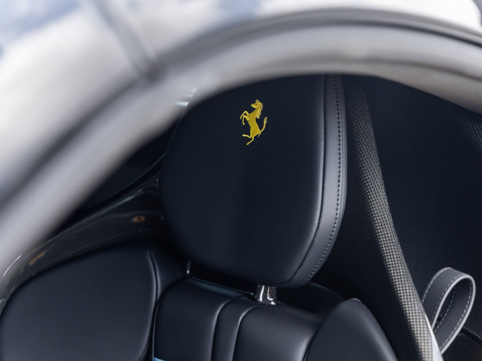 Used 2024 Ferrari SF90 Spider image 36