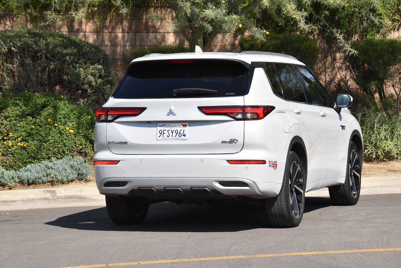 Used 2023 Mitsubishi Outlander SEL AWD/4WD image 22