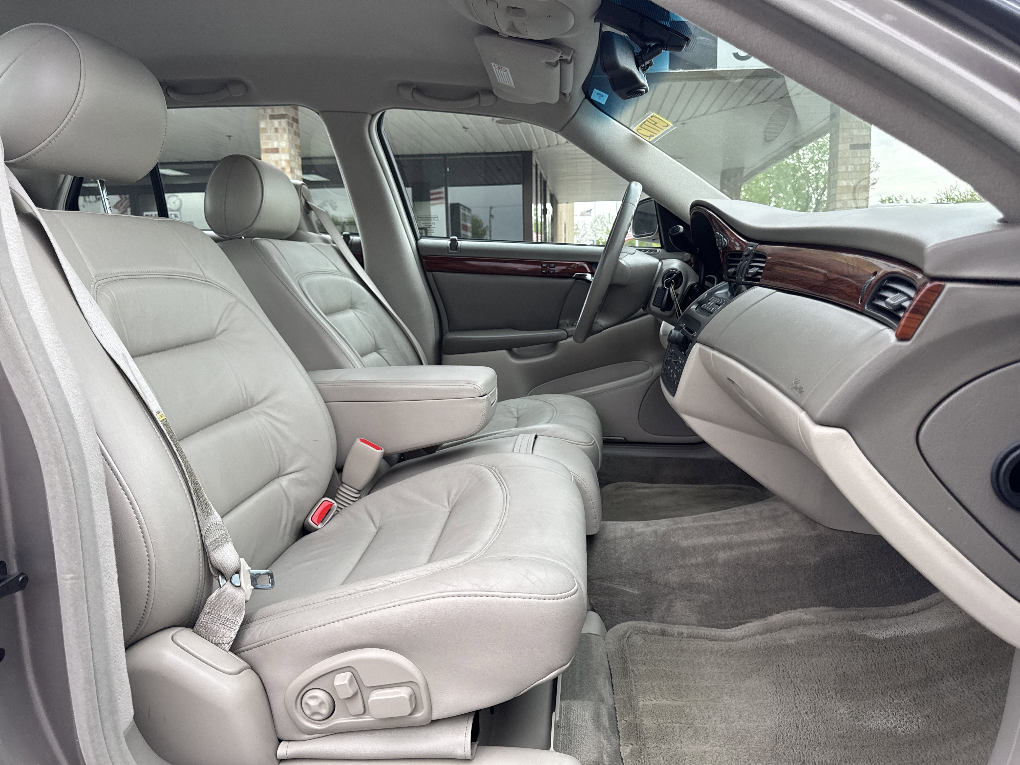 Used 2000 Cadillac De Ville w/ Comfort/Convenience Pkg FWD image 31