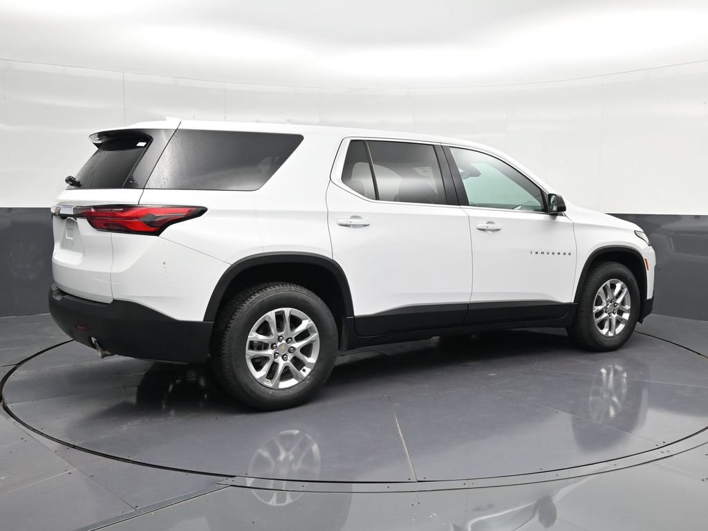 Used 2023 Chevrolet Traverse LS FWD image 3