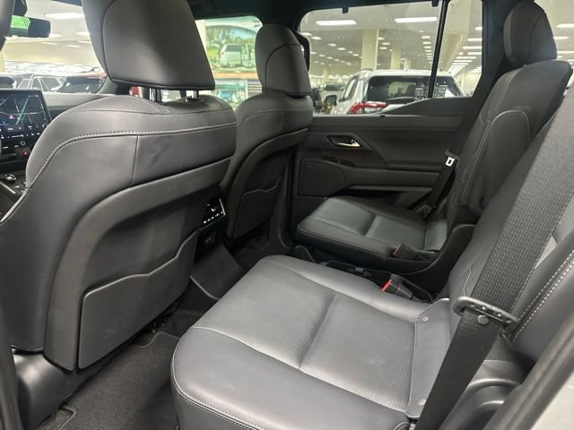 Used 2025 Lexus GX 550 w/ Accessory Package (2T) AWD/4WD image 16