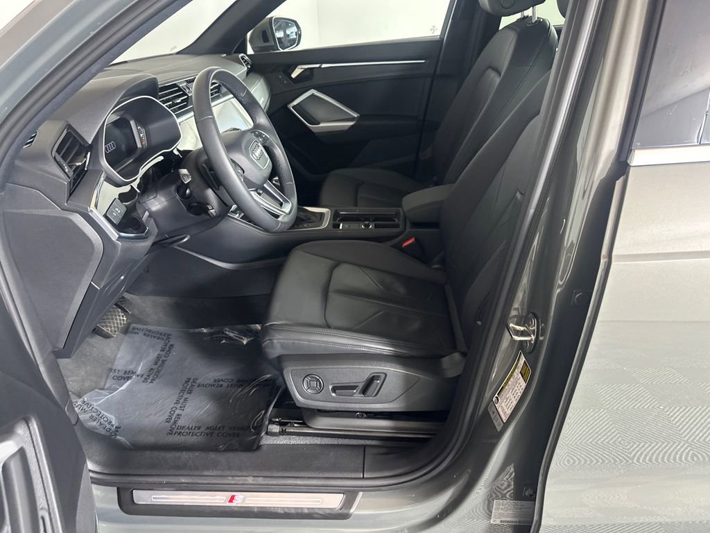 Used 2024 Audi Q3 2.0T Premium Plus w/ Premium Plus Package image 9