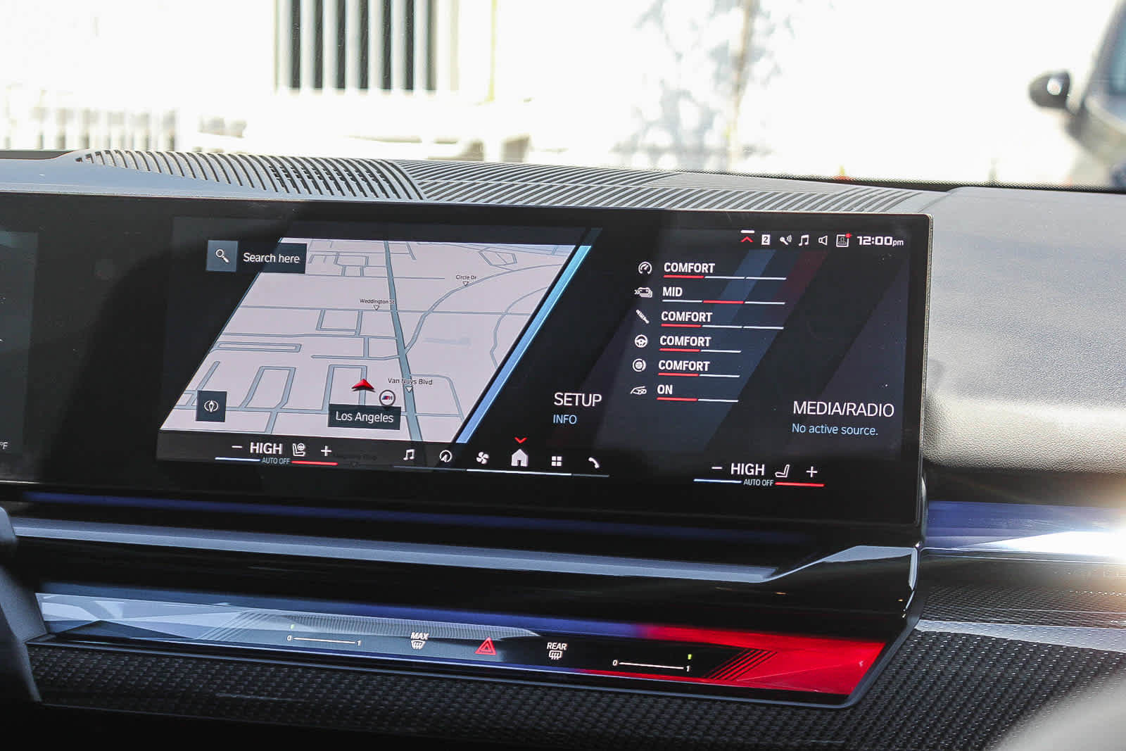 Used 2025 BMW M5 w/ Carbon Package image 14