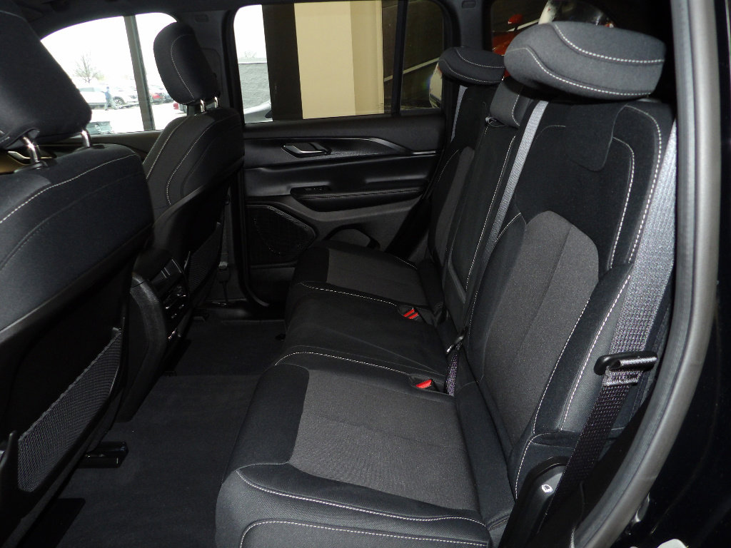 Used 2024 Jeep Grand Cherokee Laredo X w/ Luxury Tech Group I image 23