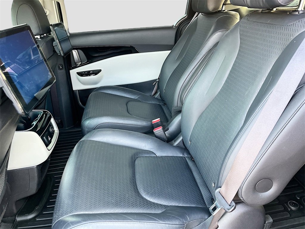Used 2022 Kia Carnival SX Prestige image 26