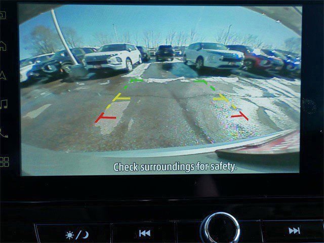 New 2026 Mitsubishi Outlander ES image 9