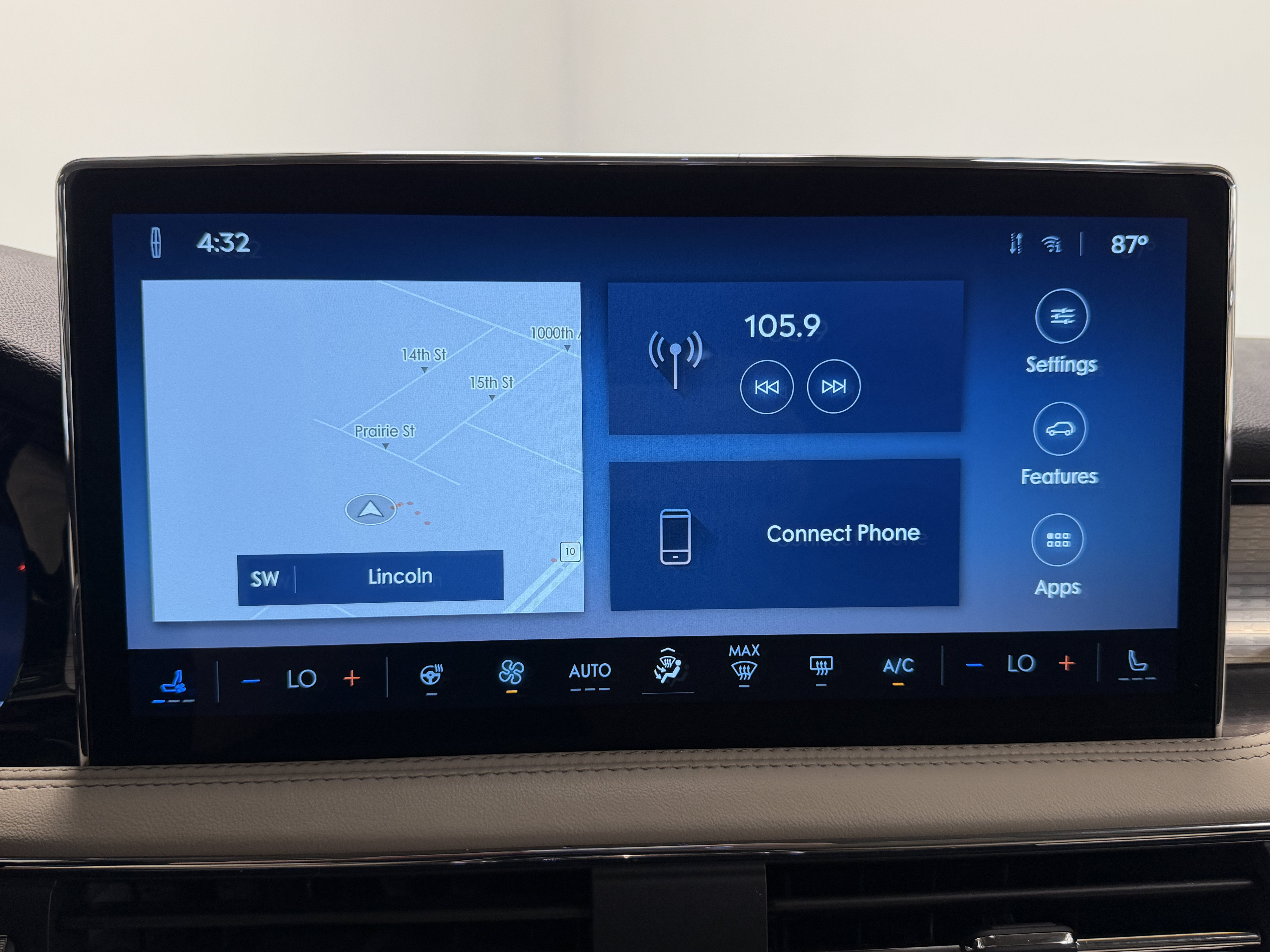 Used 2025 Lincoln Corsair AWD w/ Equipment Group 101A image 6