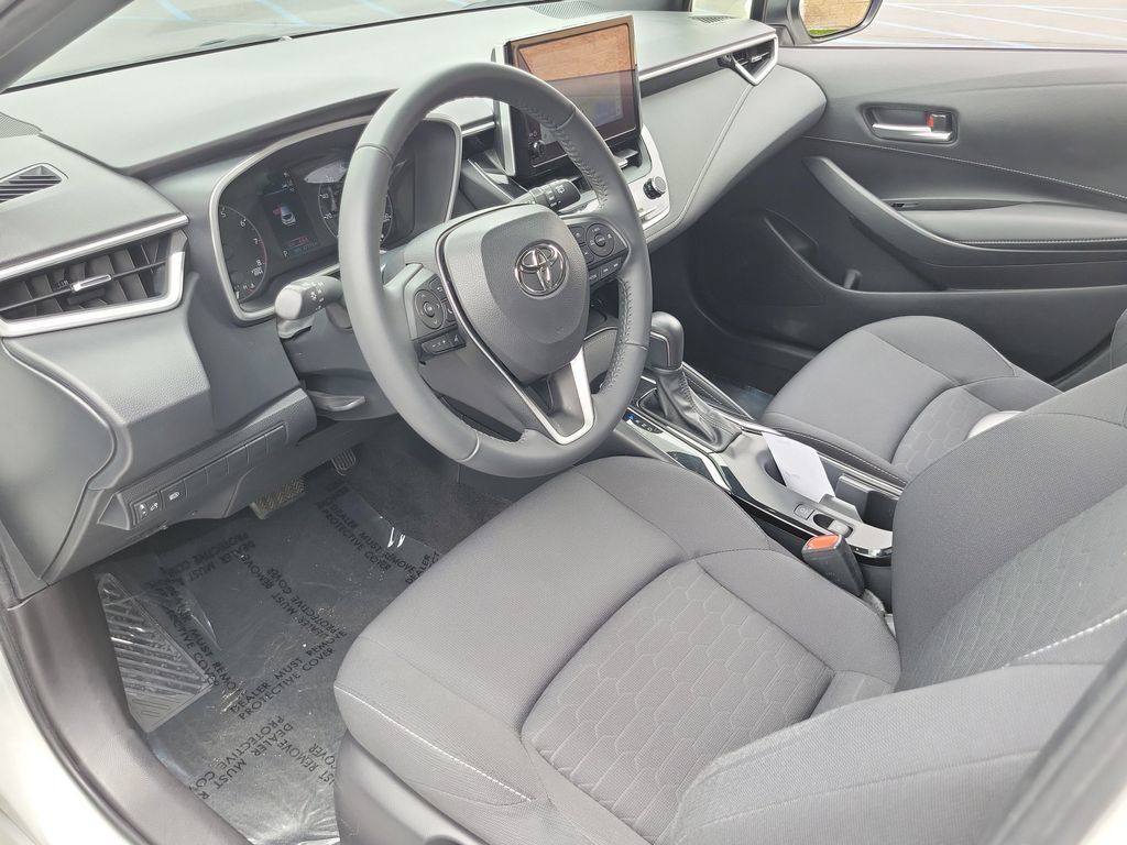 Used 2025 Toyota Corolla SE w/ SE Package FWD image 19