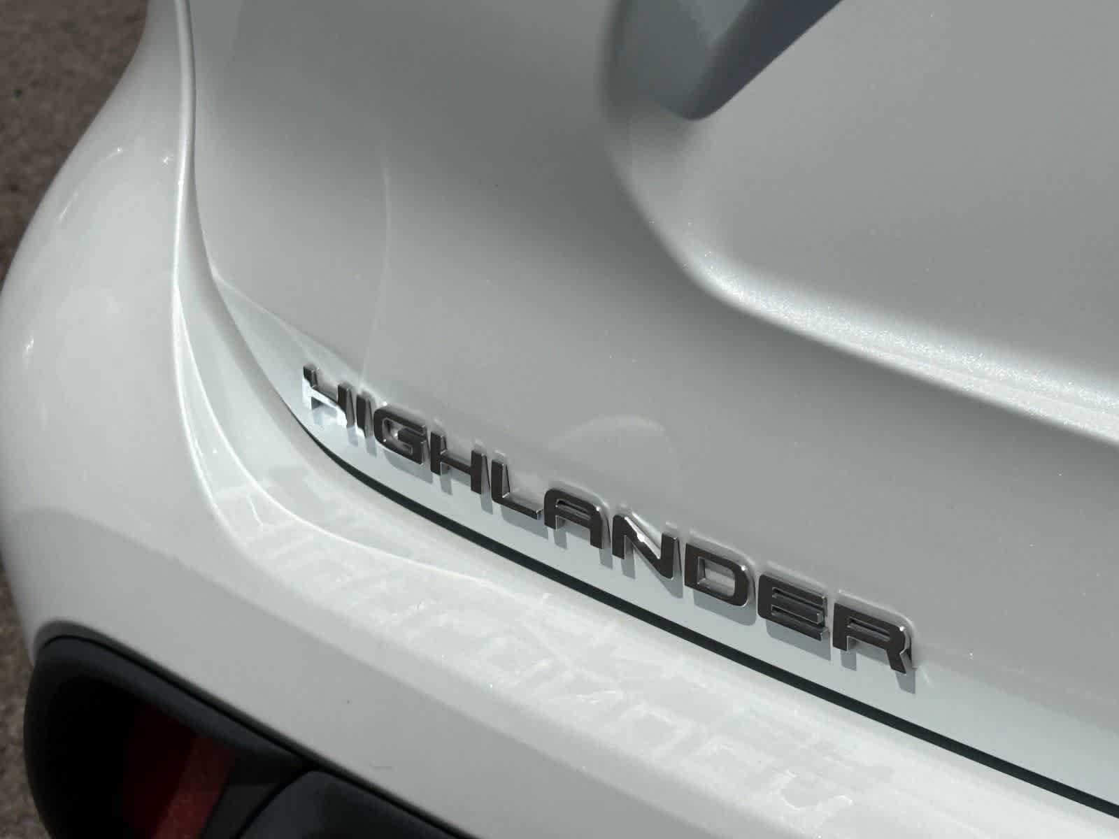 Used 2023 Toyota Highlander LE AWD/4WD image 10