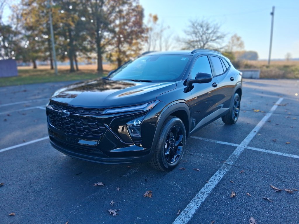 New 2026 Chevrolet Trax LT w/ Driver Confidence Package FWD image 3