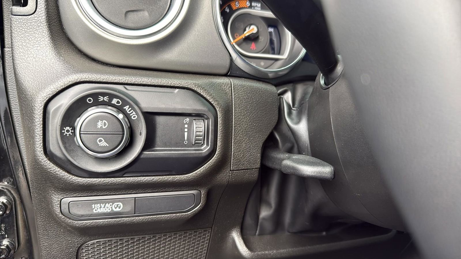 Used 2023 Jeep Gladiator Rubicon image 18