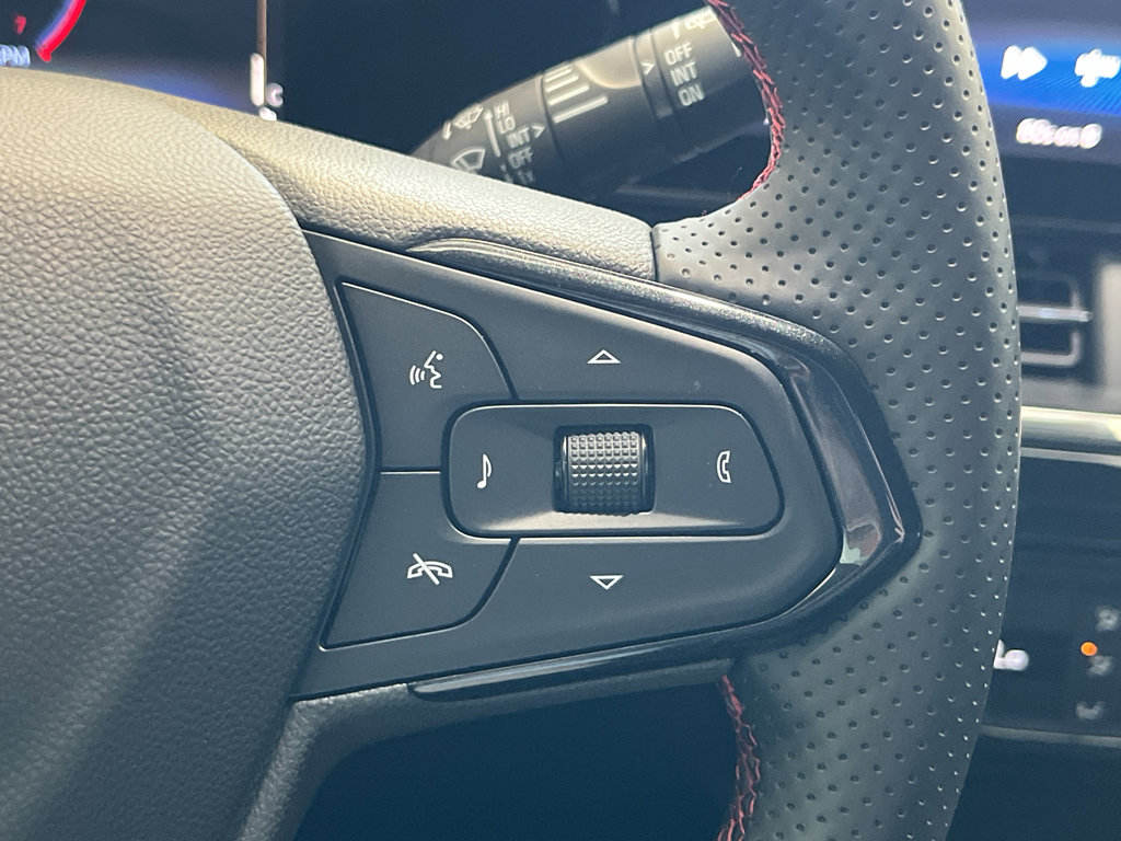 Used 2025 Chevrolet Trax RS w/ Sunroof Package FWD image 18