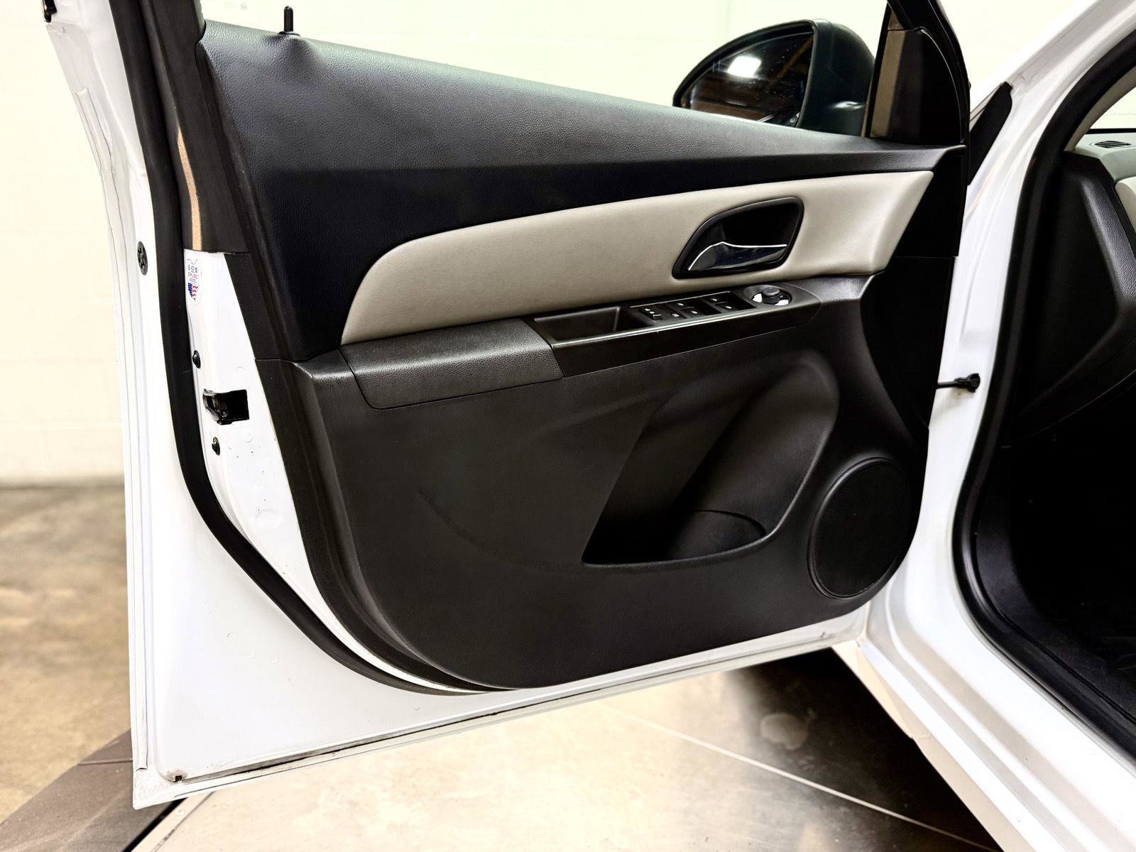 Used 2015 Chevrolet Cruze LS FWD image 11