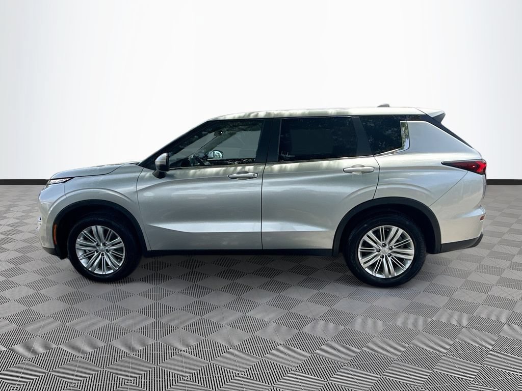 Used 2024 Mitsubishi Outlander ES FWD image 4