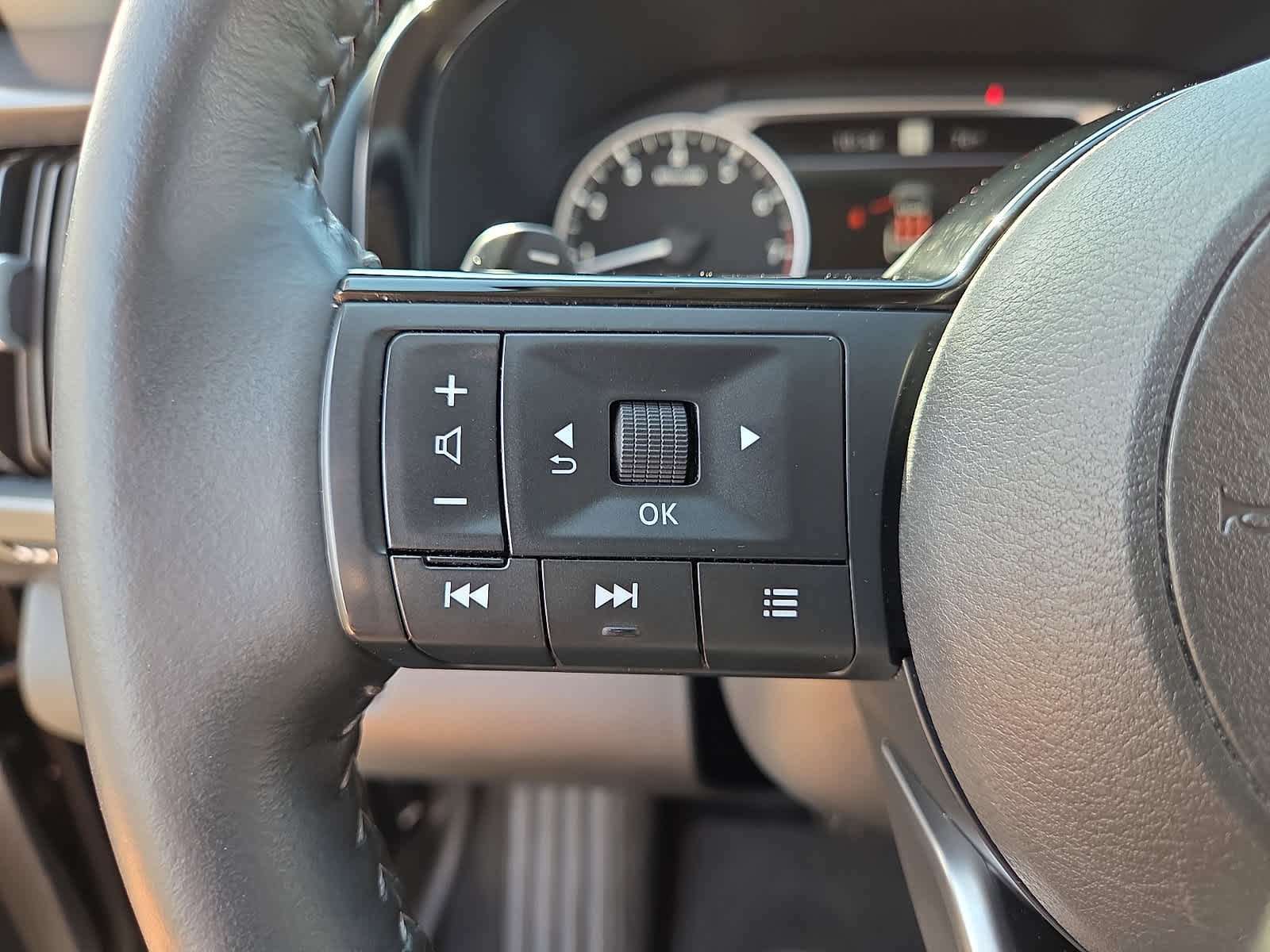 Used 2025 Nissan Pathfinder SL AWD/4WD image 22