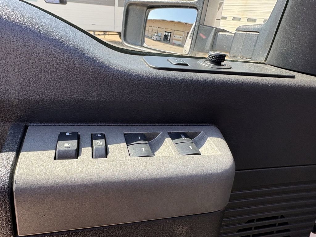 Used 2011 Ford F250 Lariat w/ Chrome Pkg image 11