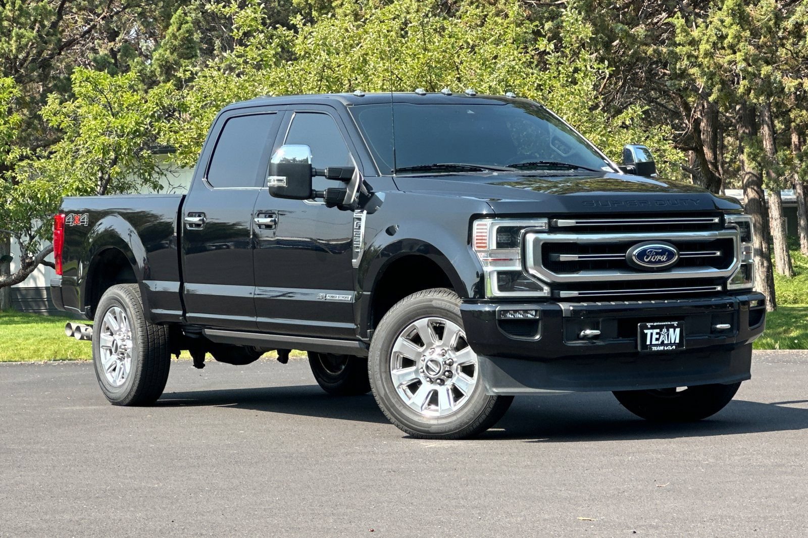 Used 2022 Ford F250 Platinum AWD/4WD image 2