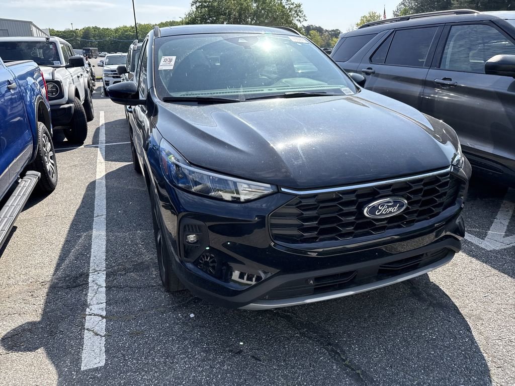 Used 2025 Ford Escape ST-Line Select w/ Tech Pack #1 AWD/4WD image 3