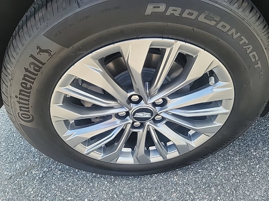 Used 2024 Cadillac XT4 Premium Luxury w/ Technology Package FWD image 8