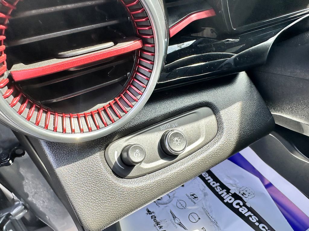 Used 2025 Chevrolet Trax RS w/ Sunroof Package image 16