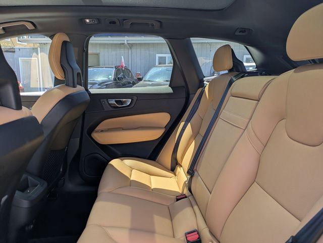 Used 2018 Volvo XC60 T5 Momentum w/ Advanced Package image 26