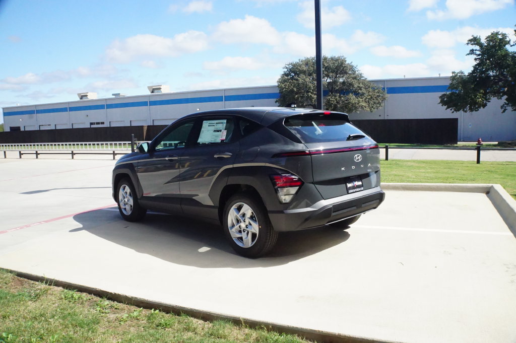 New 2027 Hyundai Kona SE FWD image 5
