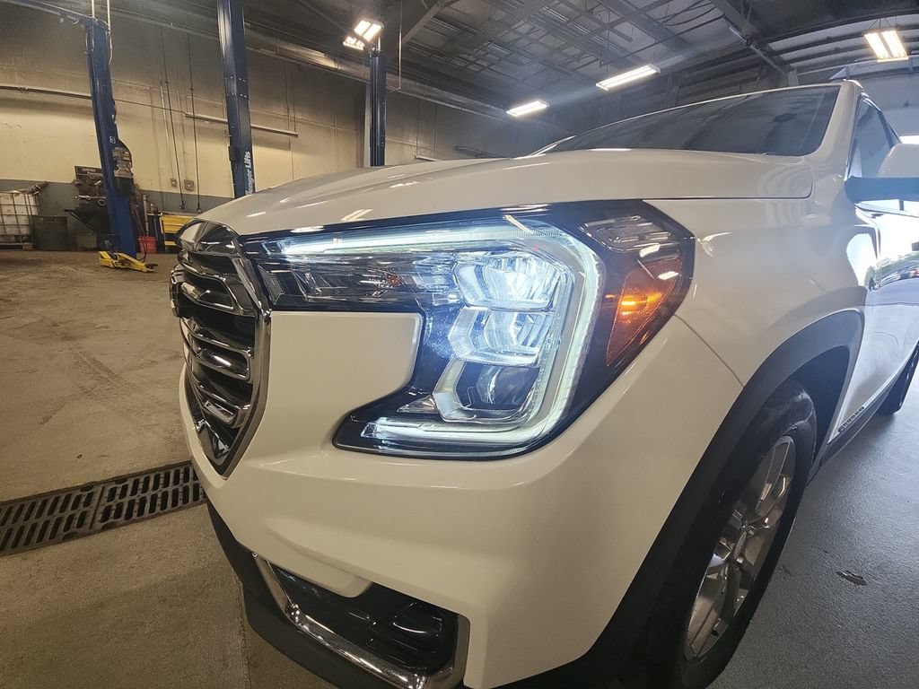 Certified 2024 GMC Terrain SLT FWD image 30