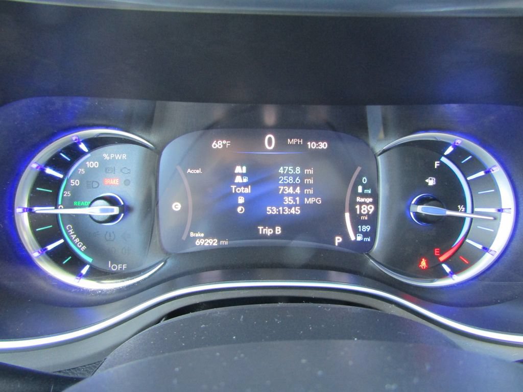 Used 2022 Chrysler Pacifica Limited w/ Uconnect Theater Family Group FWD image 15