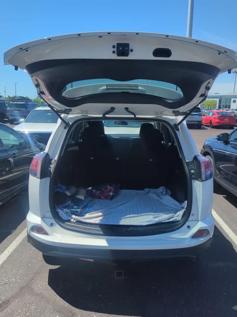 Used 2017 Toyota RAV4 LE AWD/4WD image 2