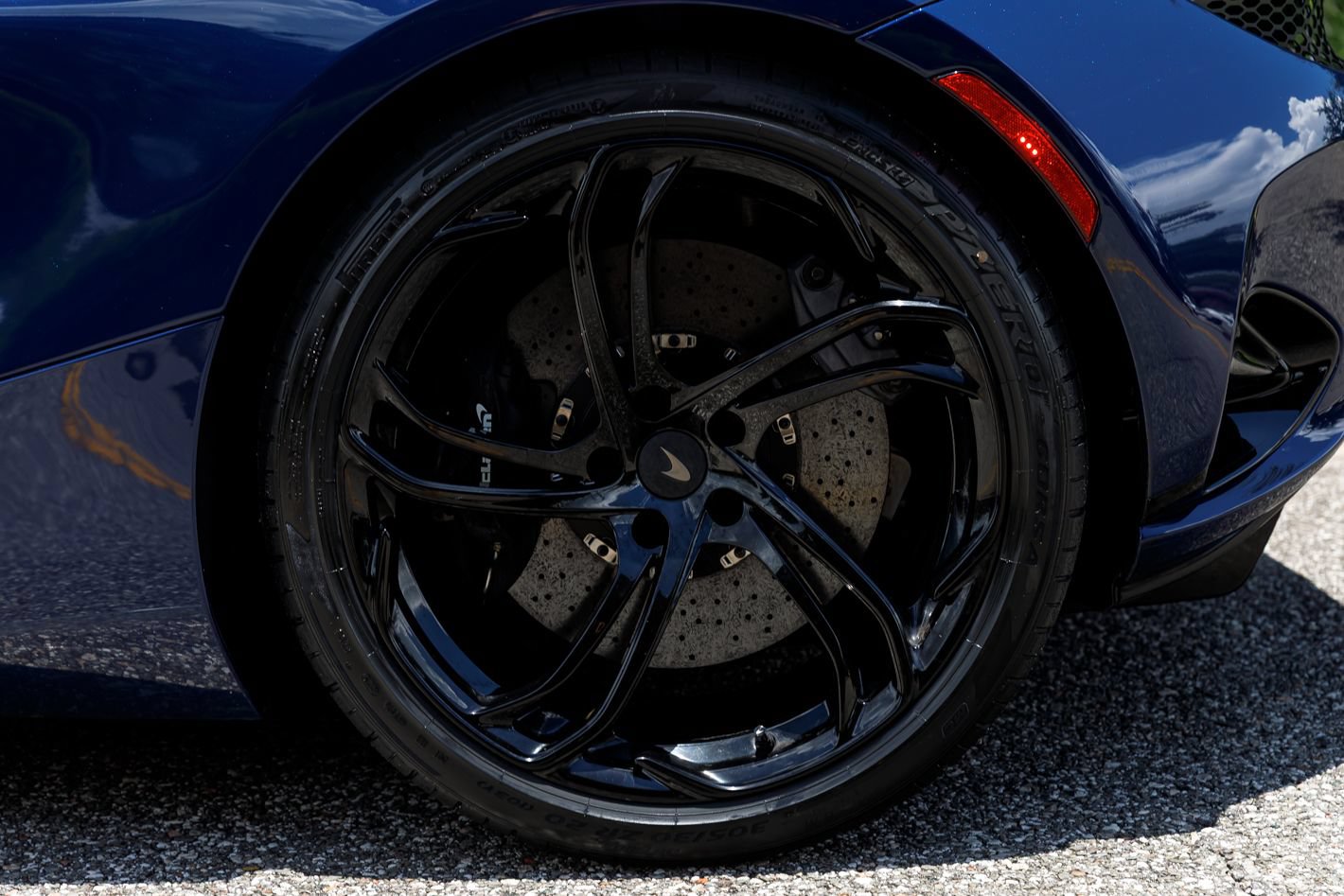Used 2025 McLaren 750S RWD image 33