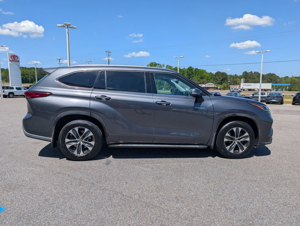 Used 2020 Toyota Highlander XLE image 6
