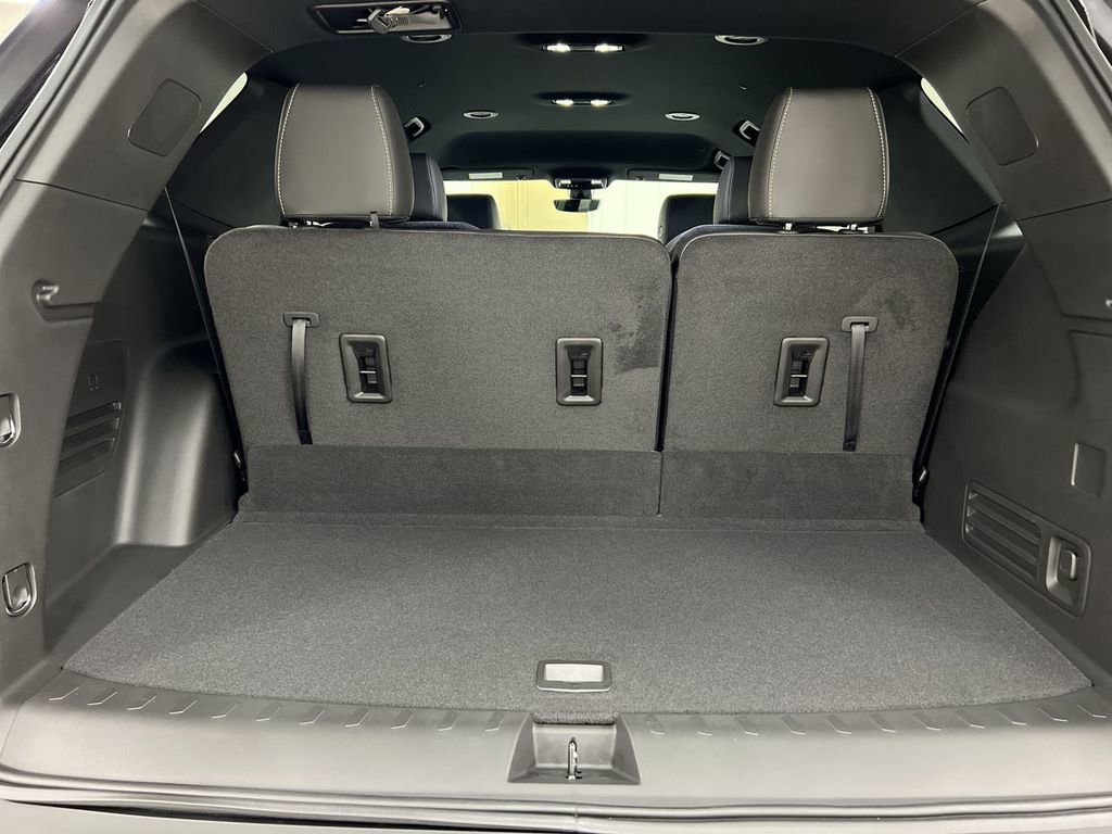 Used 2023 Chevrolet Traverse LT w/ LT Premium Package image 24