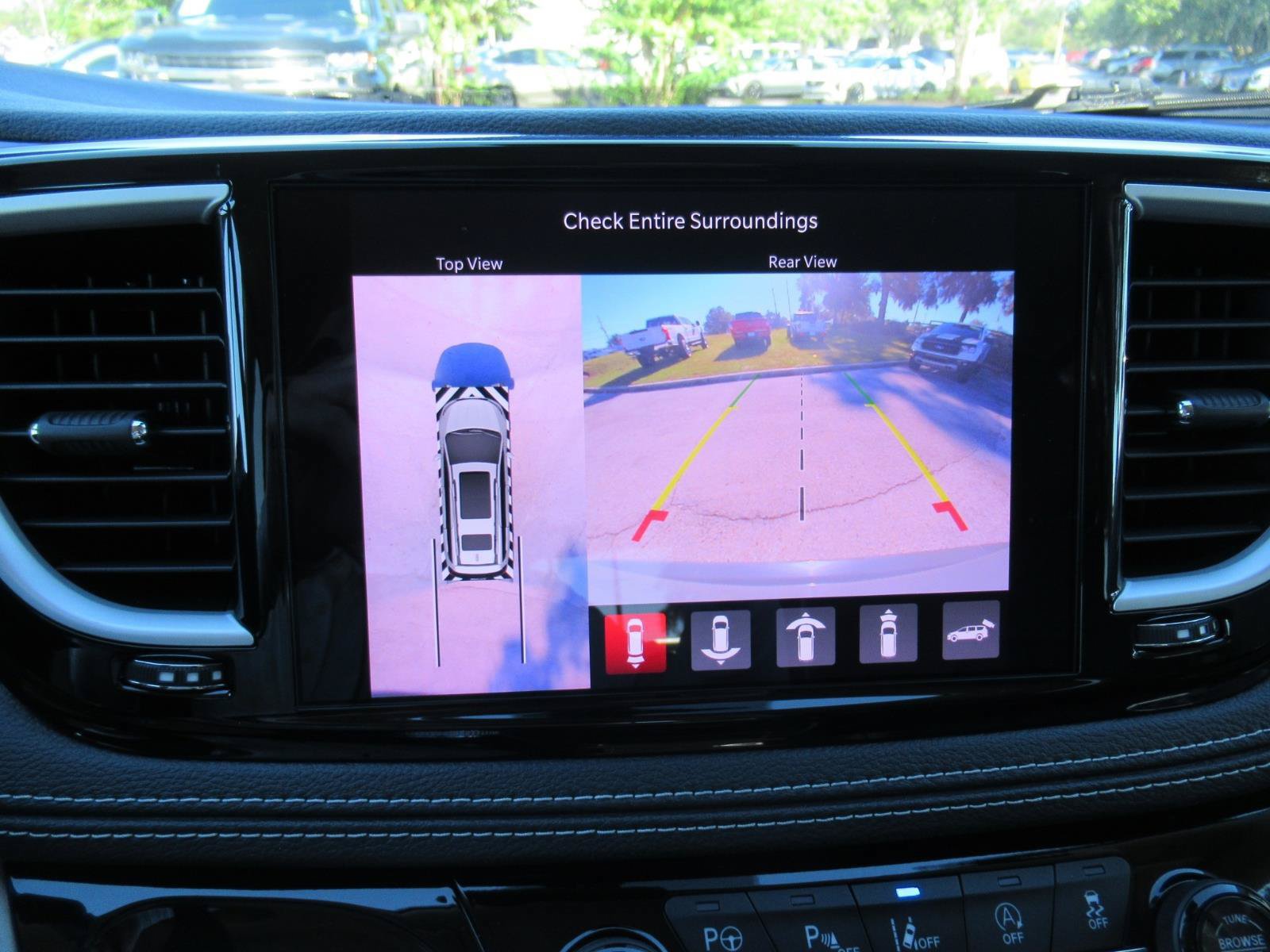 Used 2022 Chrysler Pacifica Touring-L AWD/4WD image 25