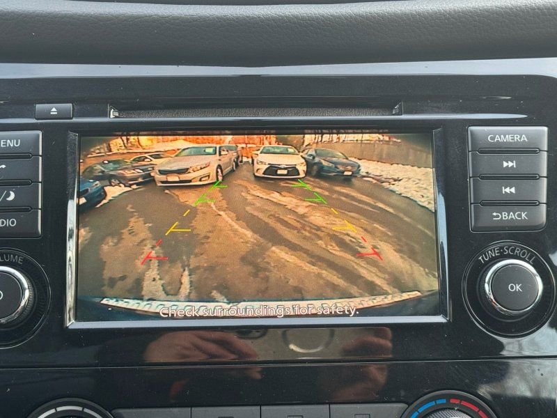 Used 2018 Nissan Rogue S image 10