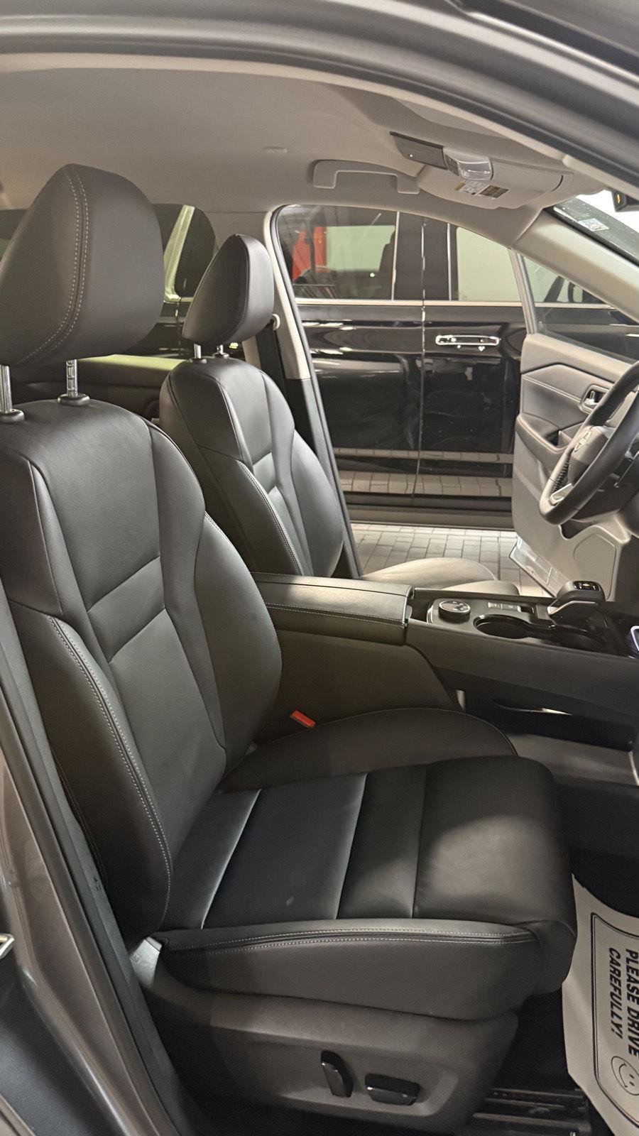 Used 2025 Nissan Rogue SL AWD/4WD image 15