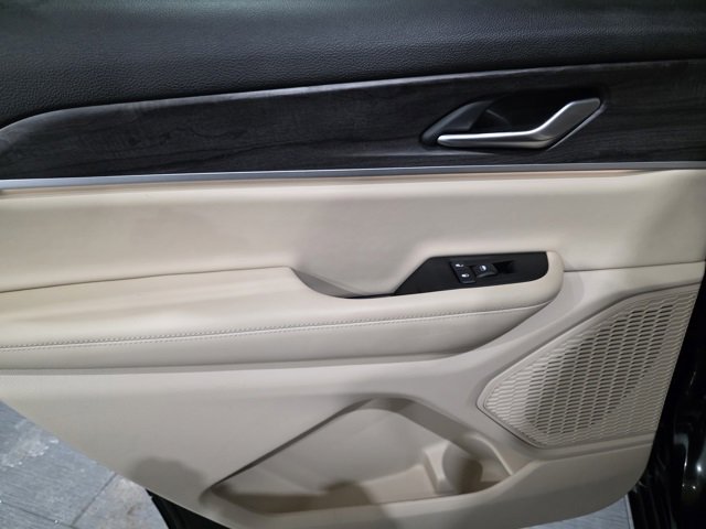 Used 2024 Jeep Grand Cherokee L Limited image 11