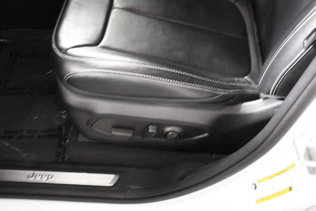 Used 2023 Jeep Grand Cherokee Overland image 16