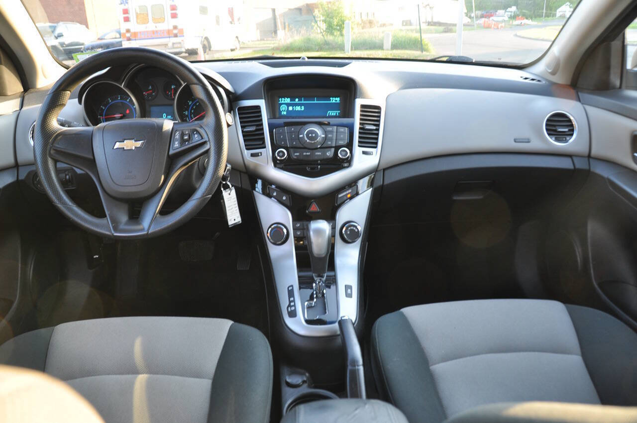 Used 2012 Chevrolet Cruze LS w/ Connectivity Package FWD image 27