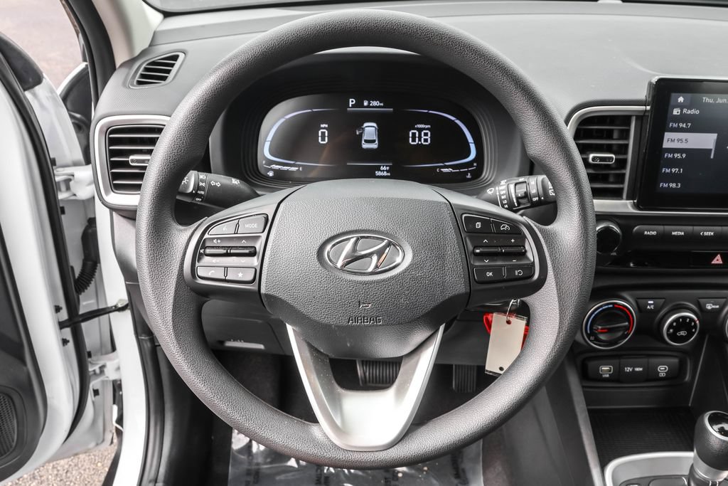 Used 2025 Hyundai Venue SE FWD image 18
