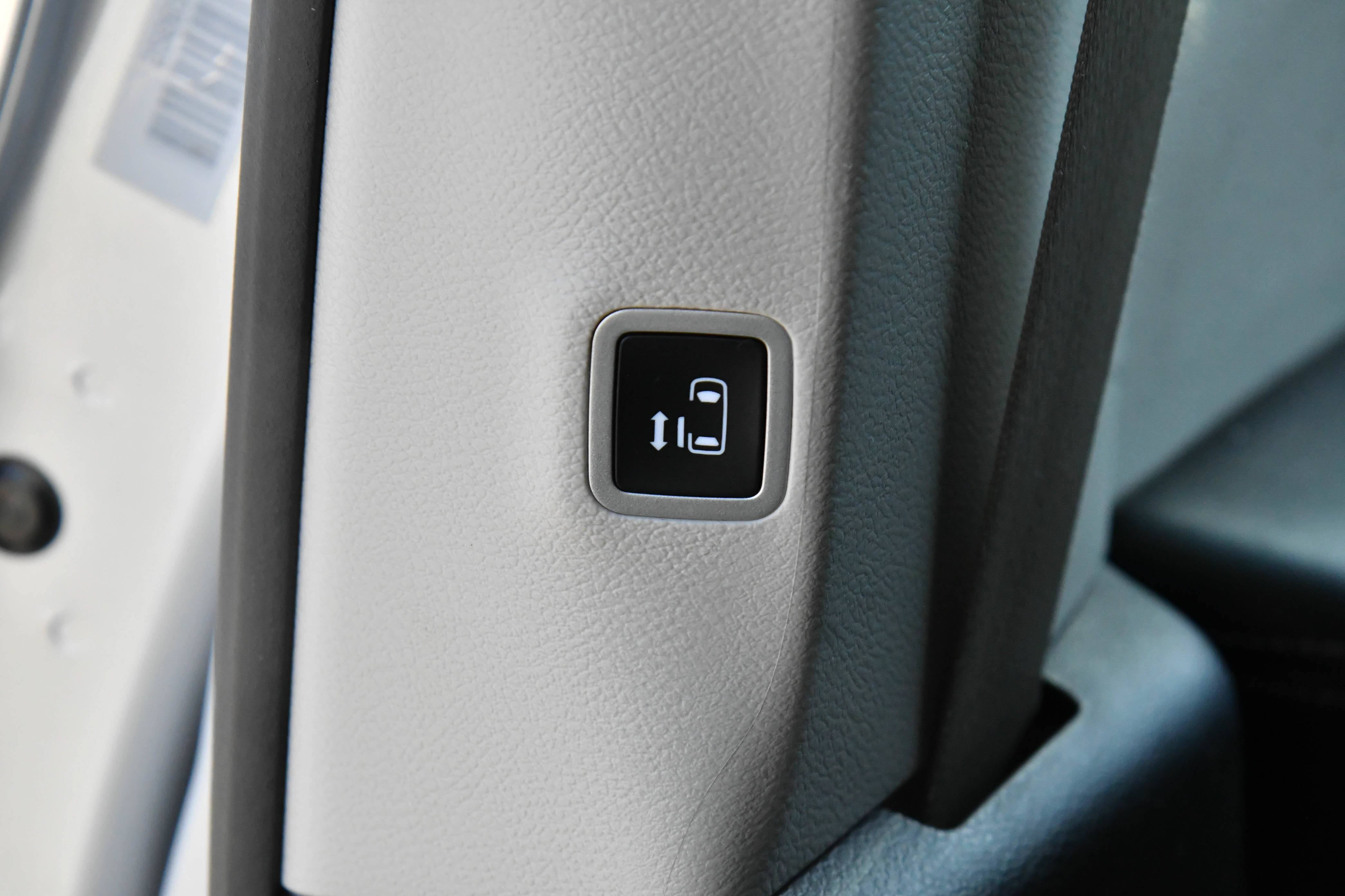 Used 2023 Chrysler Voyager LX FWD image 39