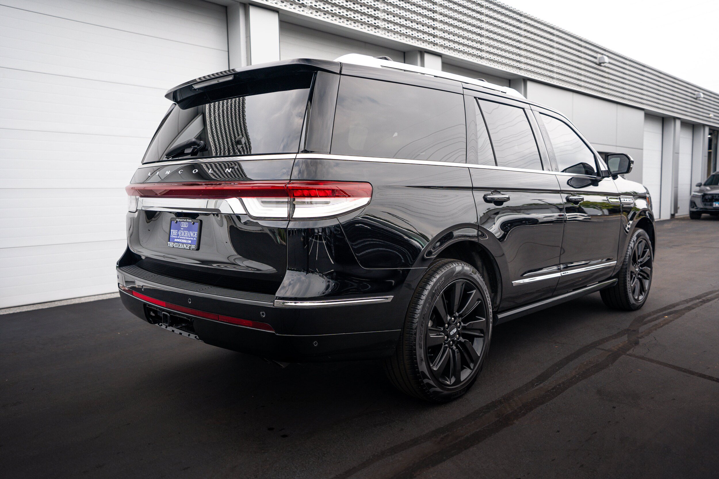 Used 2023 Lincoln Navigator Reserve AWD/4WD image 4