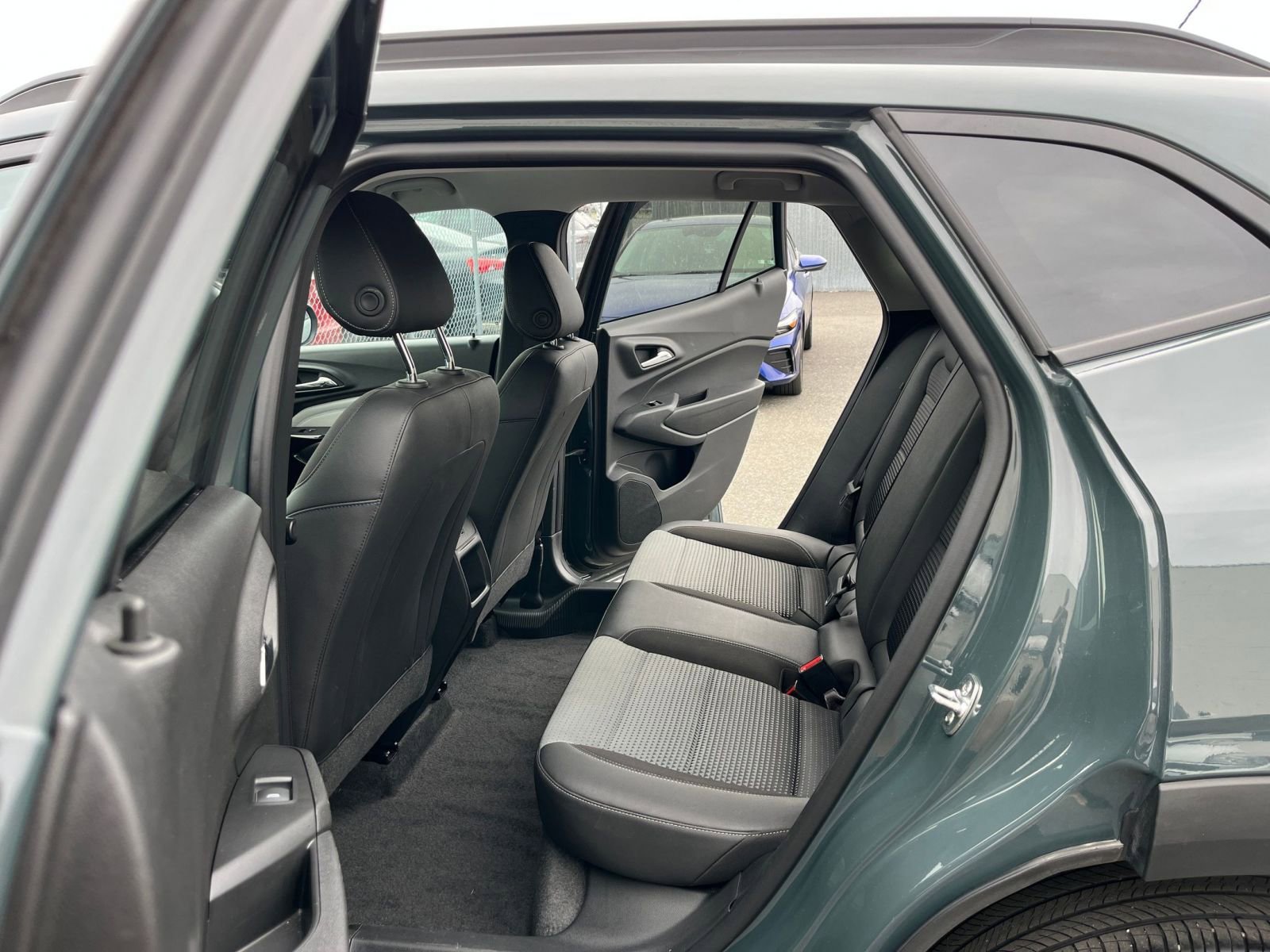 Used 2025 Chevrolet Trax LT FWD image 26