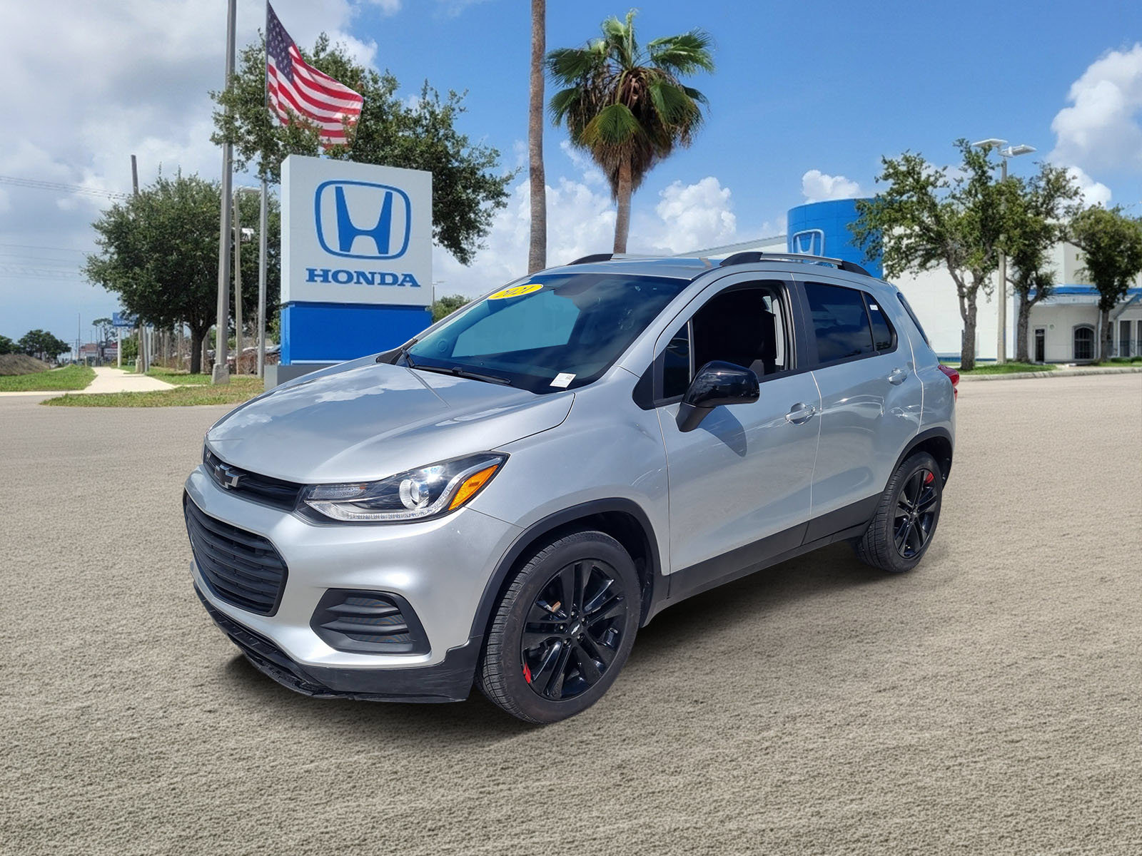 Used 2021 Chevrolet Trax LT w/ Redline Edition FWD image 4