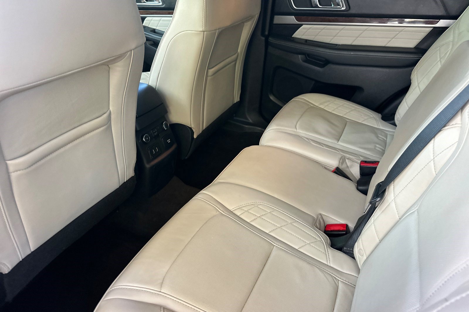 Used 2016 Ford Explorer Platinum AWD/4WD image 27