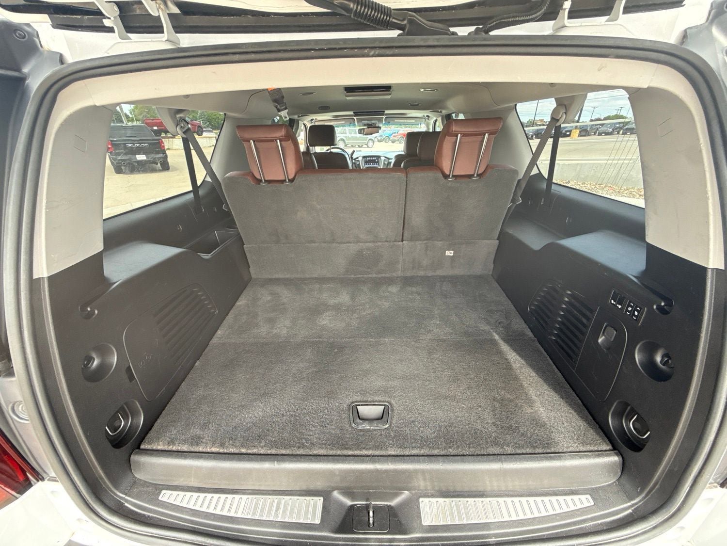 Used 2019 Chevrolet Suburban Premier w/ Premier Plus Edition AWD/4WD image 6