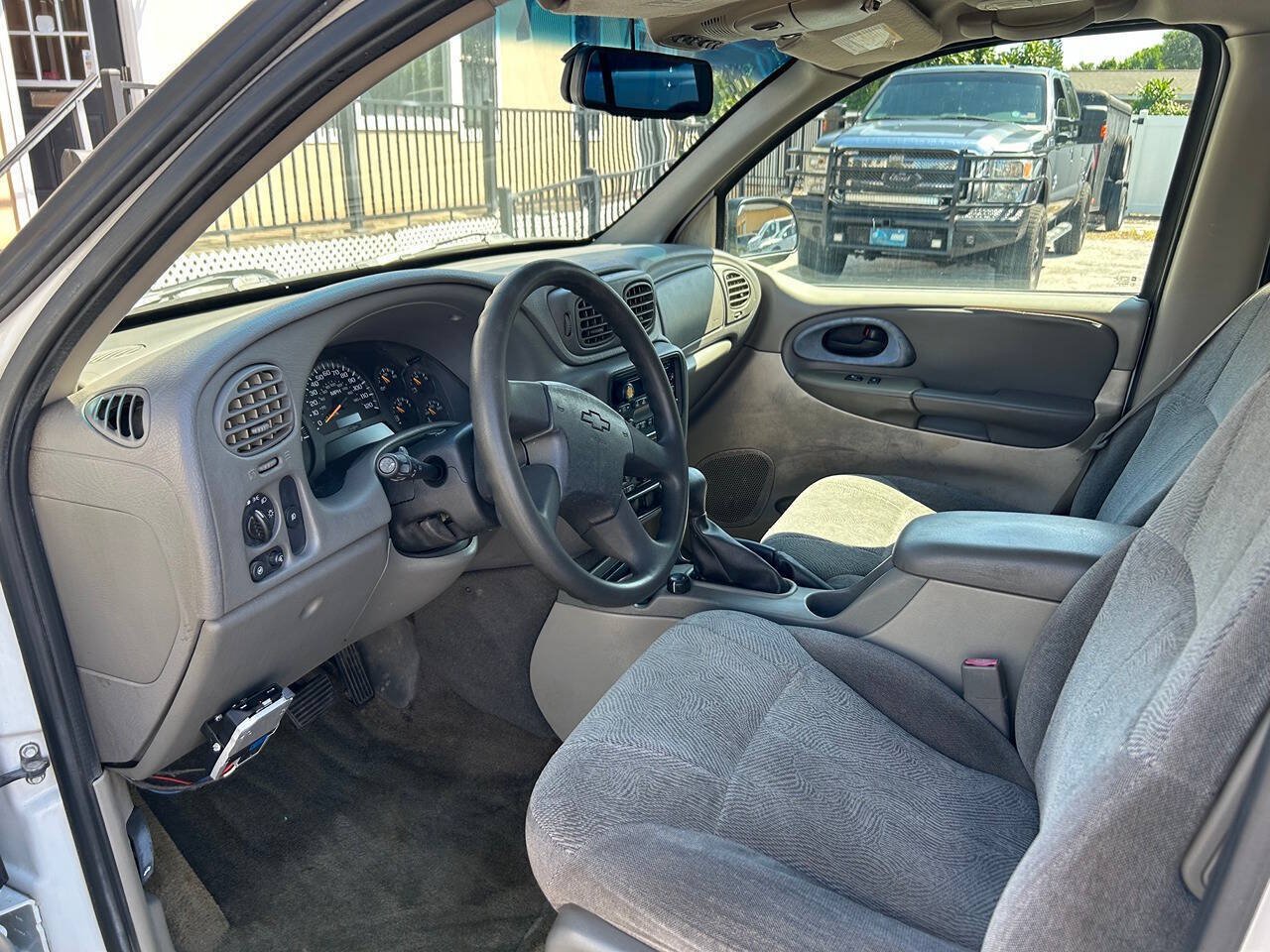 Used 2004 Chevrolet TrailBlazer 4WD w/ LS Preferred Equipment Group image 10