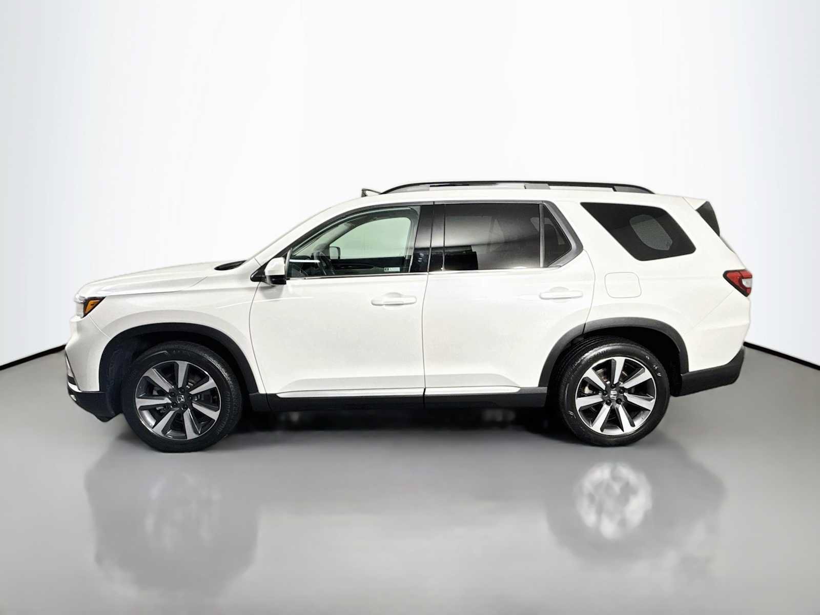 Used 2023 Honda Pilot Touring image 4