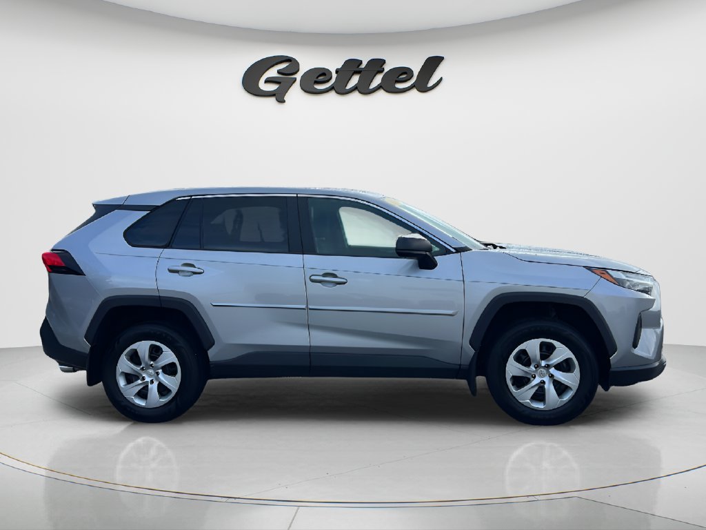 Used 2023 Toyota RAV4 LE FWD image 4
