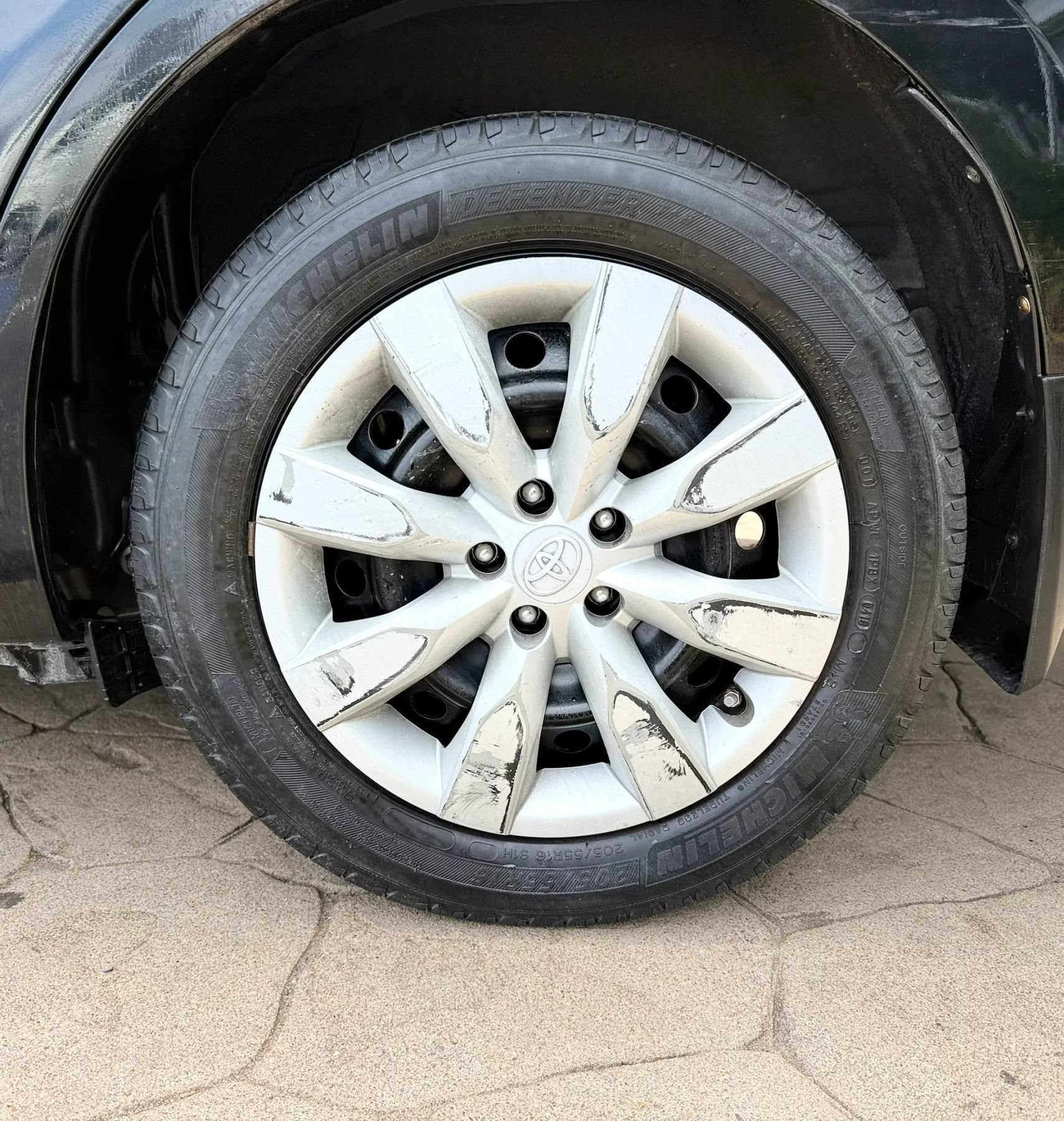 Used 2016 Toyota Corolla LE FWD image 41